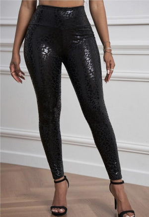 Pantalon taille haute en cuir PU stretch, coupe moulante, effet push-up