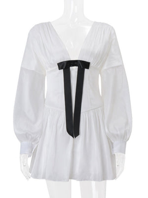 Robes courtes et mini en mousseline à col V et décolleté plongeant, manches ballon et nœud papillon