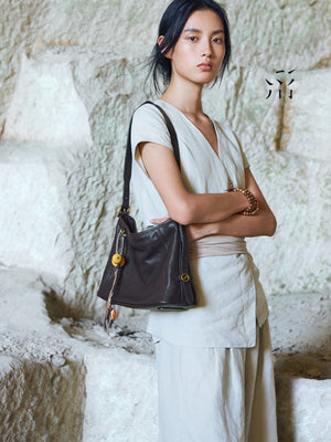 A Hobo Bag Made Of Vegetable-tanned Cowhide With Magnetic Pockets, Perfect For Crossbody, Tote, Or Shoulder Use. A Spring Women's Bag.