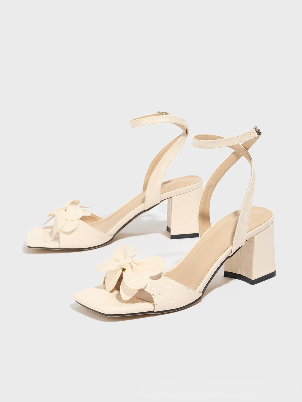 Apricot-colored Square-toe High-heeled Sandals With Three-dimensional Bow