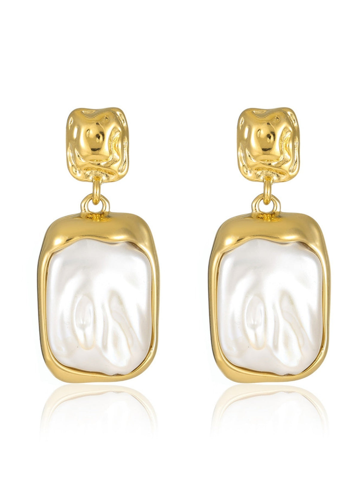 Sweet pearl shaped earrings