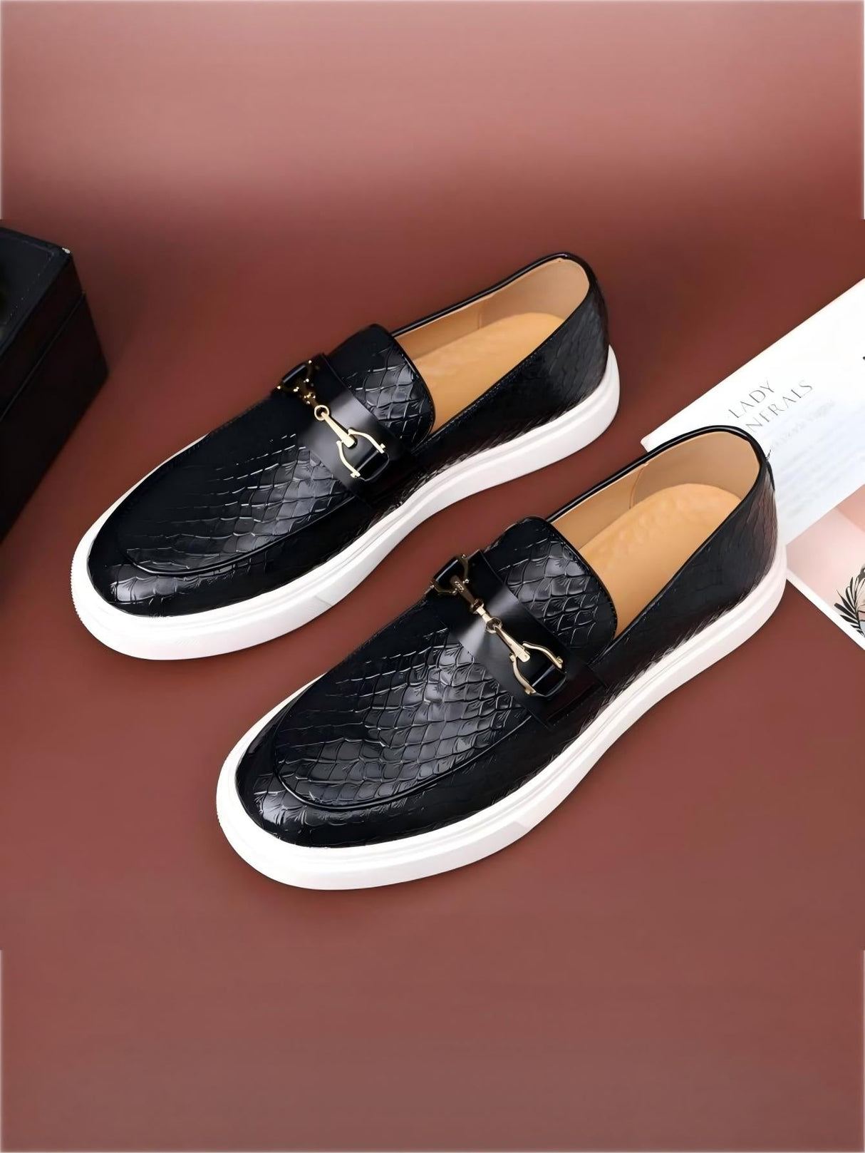 Snakeskin Embossed Horseshoe Buckle Slip-on Loafers