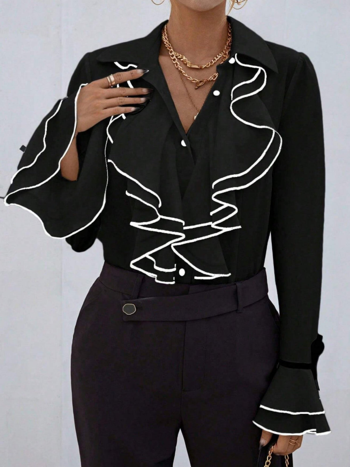 Blusen und Hemden mit Rüschenärmeln und Glockenärmeln