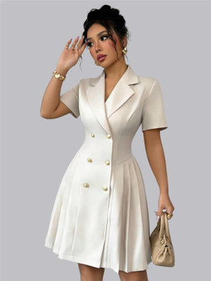 Robe tailleur courte à revers croisé, manches courtes et tailleur tailleur