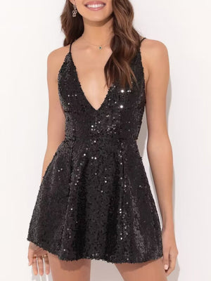Robes courtes et mini à paillettes, nœud papillon, décolleté en V plongeant, bretelles et dos nu