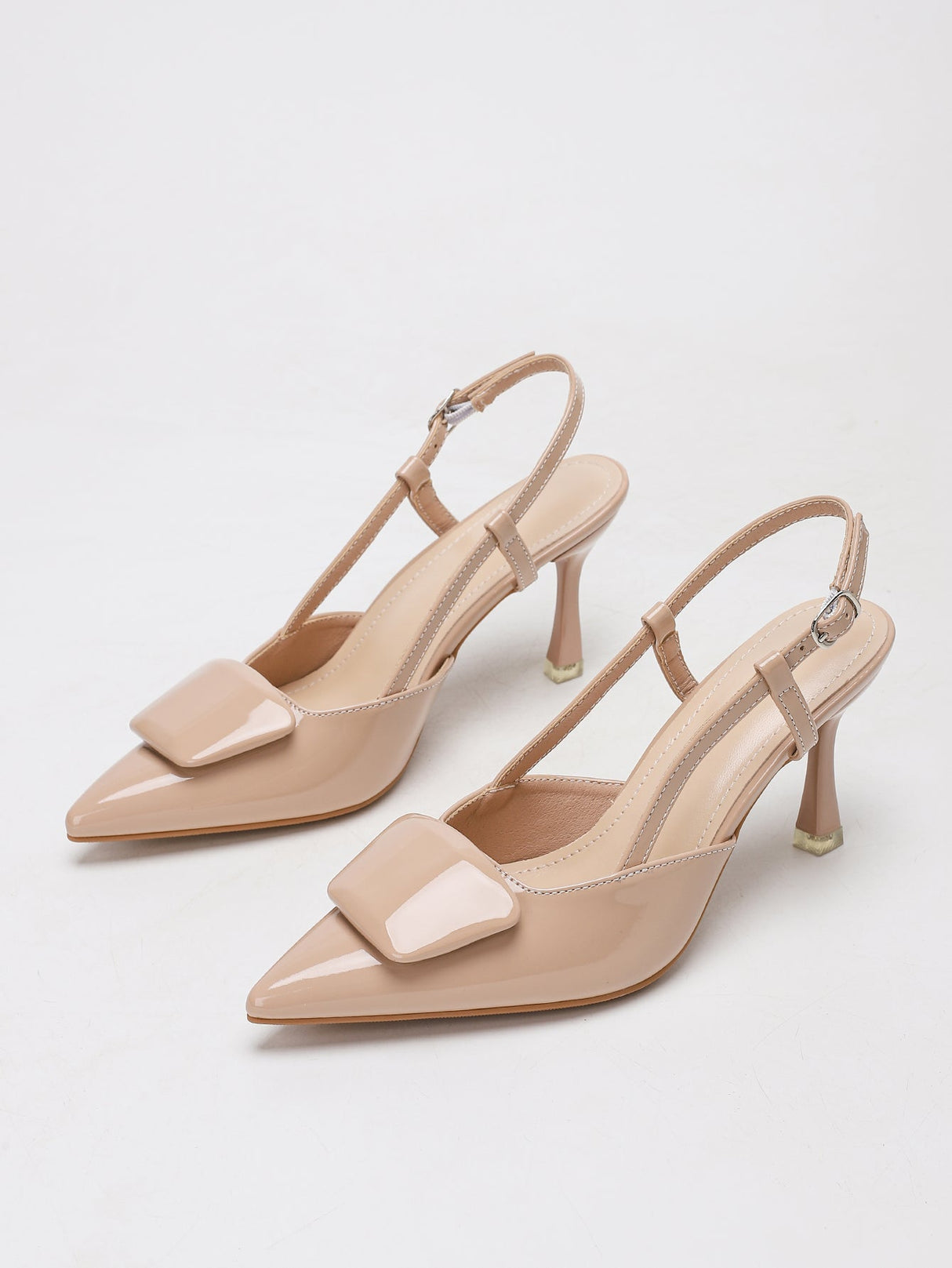 Escarpins à boucle ouverte à l'arrière