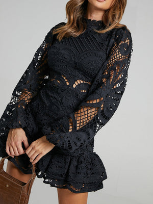 Robe longue à manches longues, coupe trapèze ajustée, style lanterne, ourlet à volants et dentelle hydrosoluble.