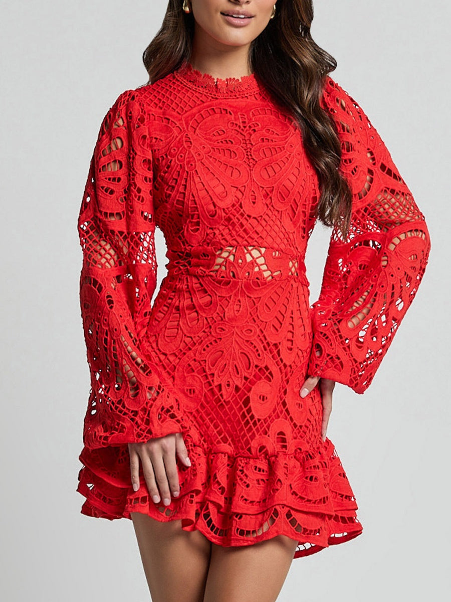 Robe longue à manches longues, coupe trapèze ajustée, style lanterne, ourlet à volants et dentelle hydrosoluble.