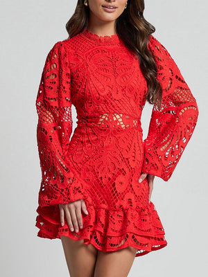 Robe longue à manches longues, coupe trapèze ajustée, style lanterne, ourlet à volants et dentelle hydrosoluble.