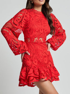 Robe longue à manches longues, coupe trapèze ajustée, style lanterne, ourlet à volants et dentelle hydrosoluble.