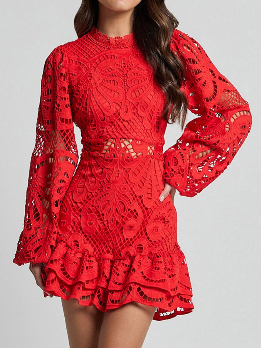 Robe longue à manches longues, coupe trapèze ajustée, style lanterne, ourlet à volants et dentelle hydrosoluble.