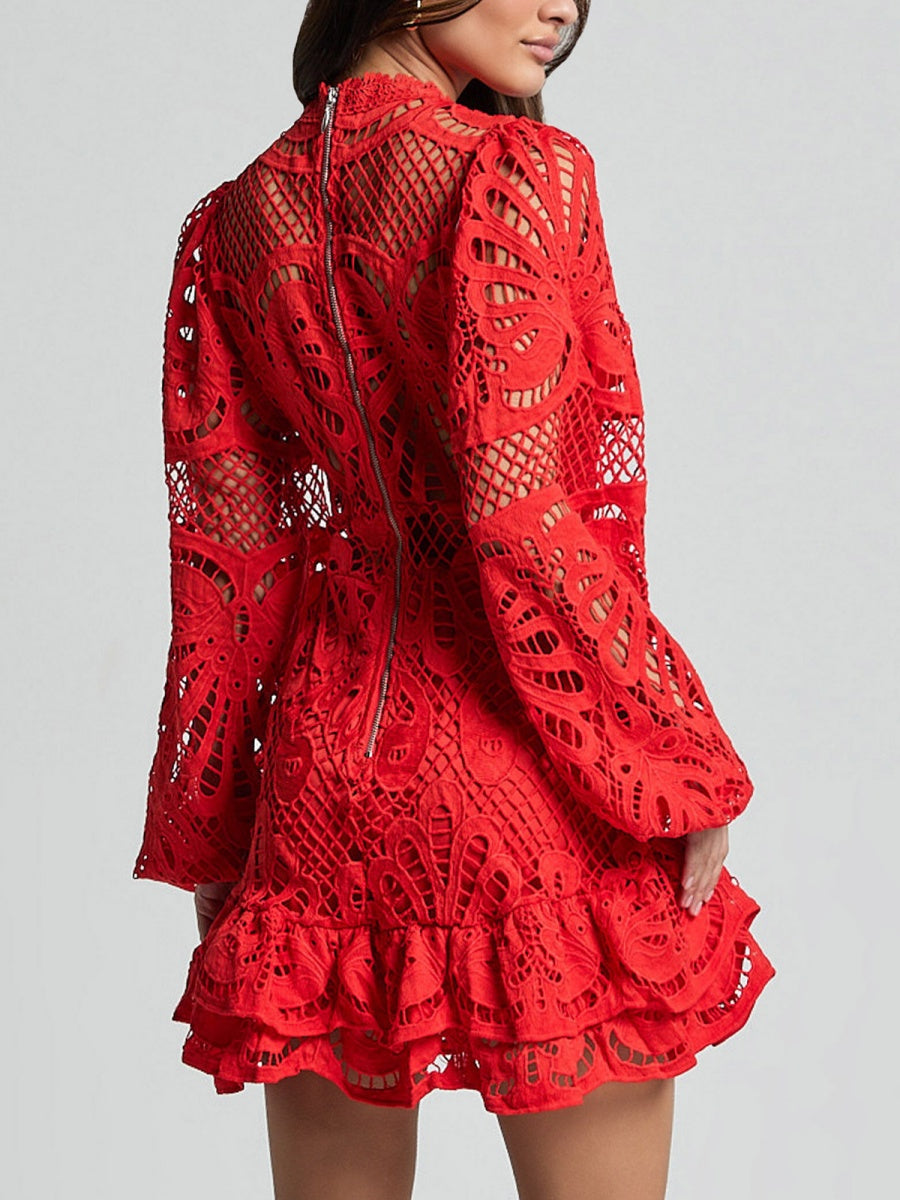 Robe longue à manches longues, coupe trapèze ajustée, style lanterne, ourlet à volants et dentelle hydrosoluble.