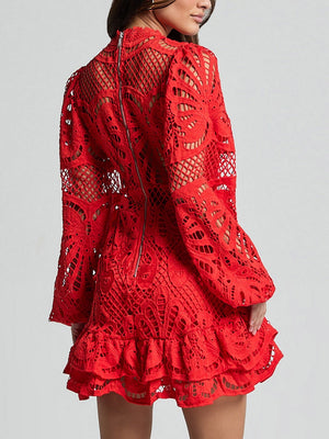 Robe longue à manches longues, coupe trapèze ajustée, style lanterne, ourlet à volants et dentelle hydrosoluble.