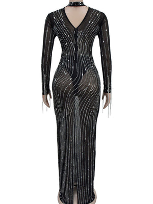 Robe maxi brillante à manches longues en résille et strass, idéale pour les soirées