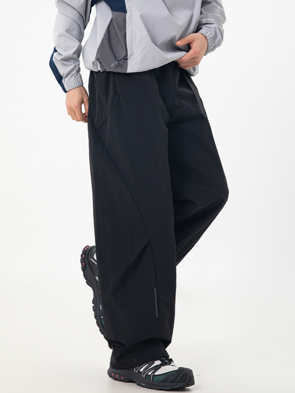 Deconstruction And Segmentation Gathering Water-repellent Cargo Trousers