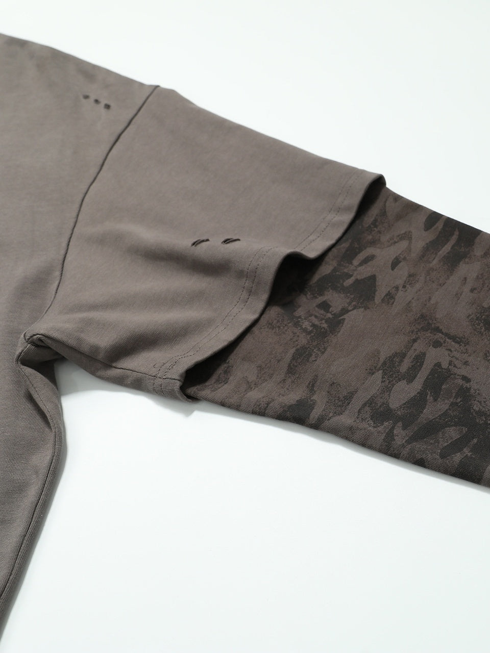 Hole Camouflage Splicing Fake Two Pieces Long-sleeved T-shirt