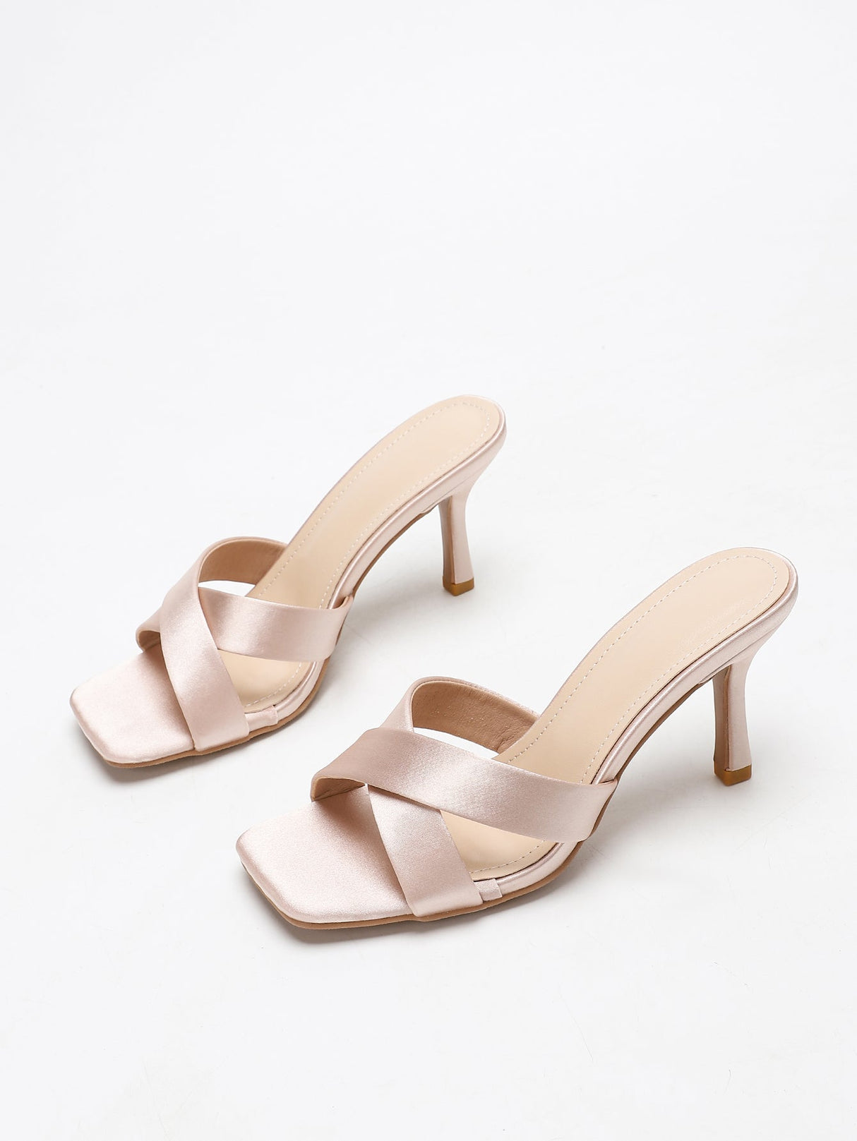 Sandales à talons hauts et brides croisées