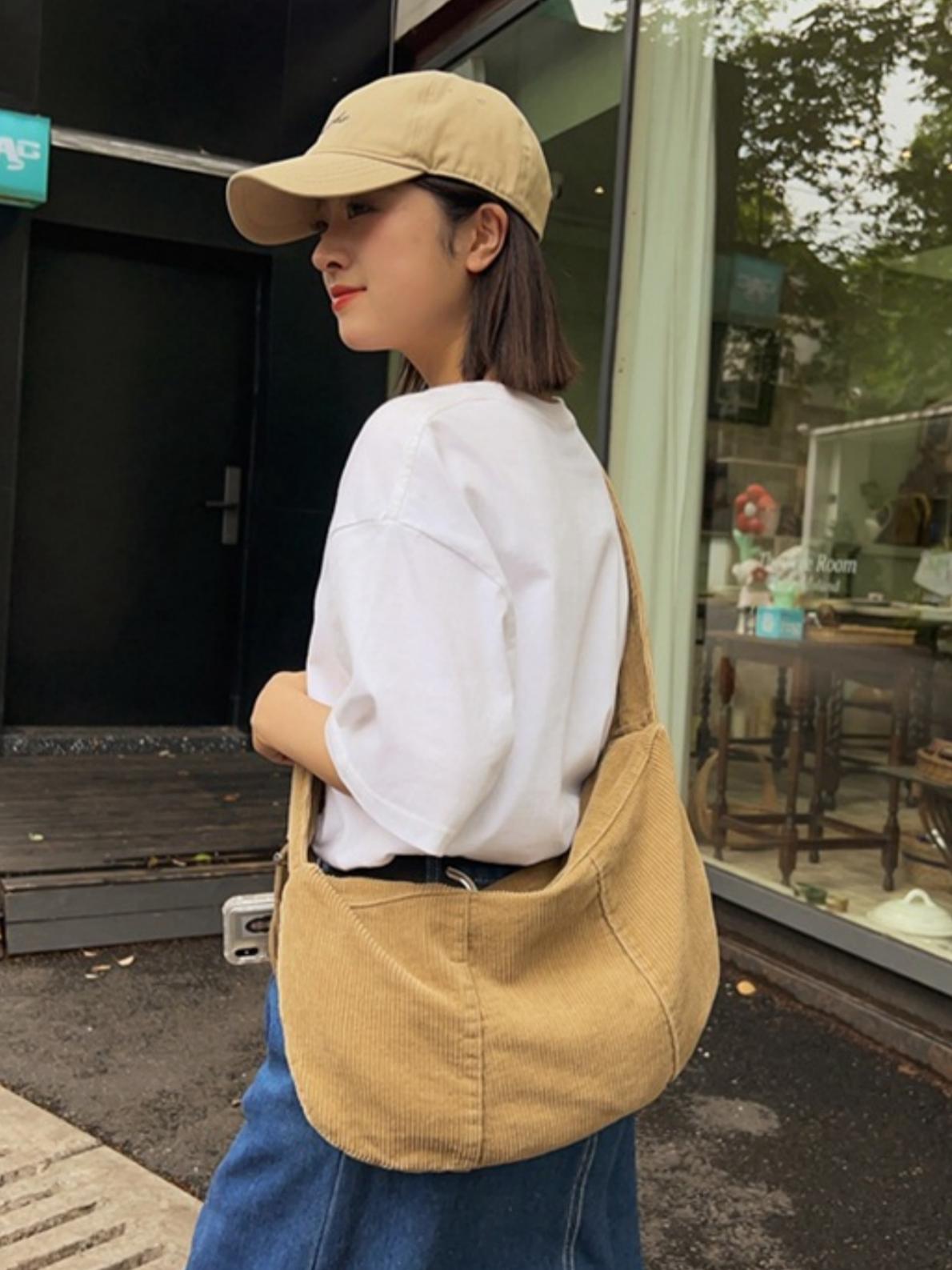 Gestreifte Cord-Umhängetasche