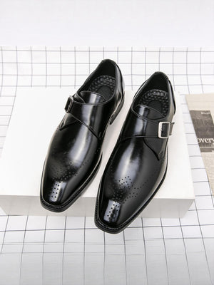 Chaussures habillées à boucle métallique perforée