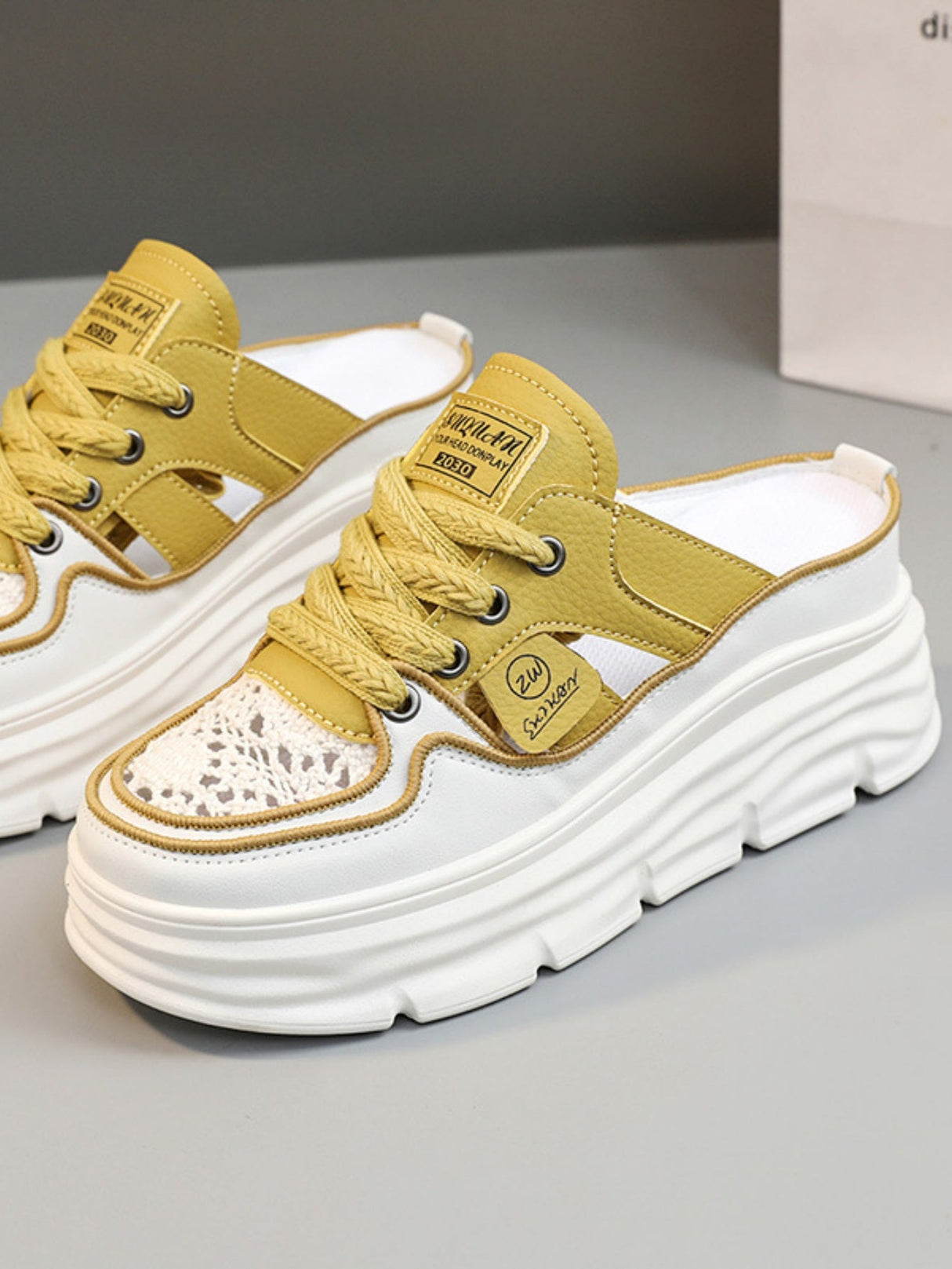 Women's Casual Thick-soled Sneakers