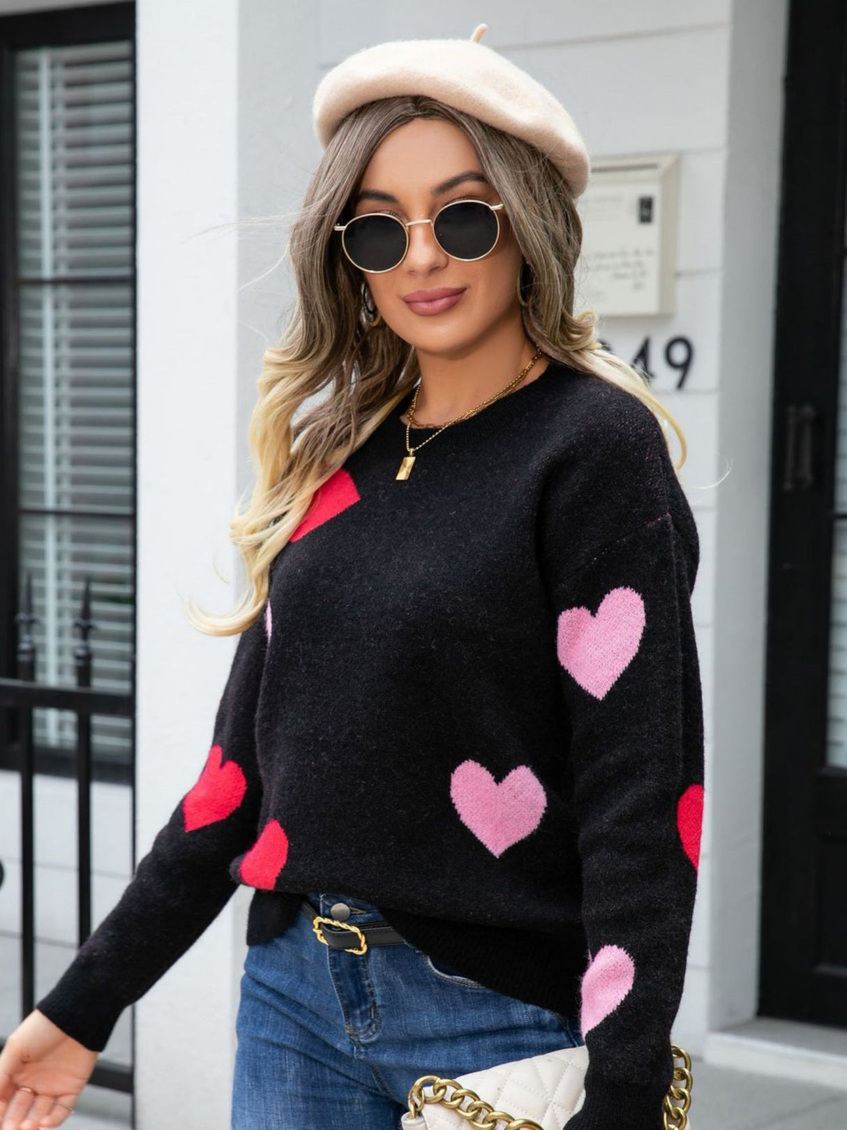 Valentinstags-Strickpullover mit Farbblockmuster