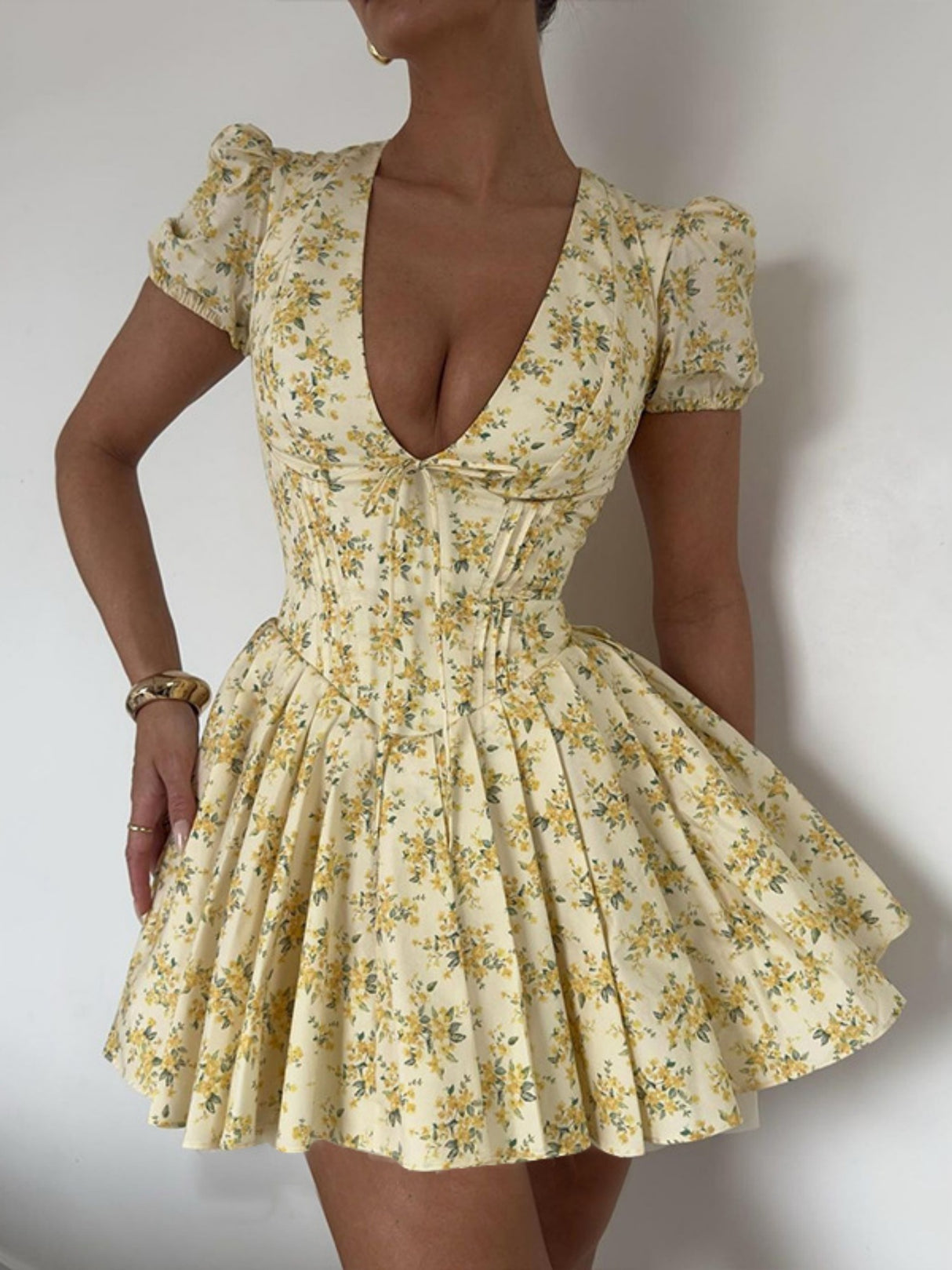 Floral Deep V-neck Waist Puffy Short-sleeved Pleated Mini&Short Dresses