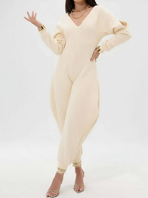 Ausgestellte, enge Jumpsuits und Bodysuits mit V-Ausschnitt und langen Ärmeln