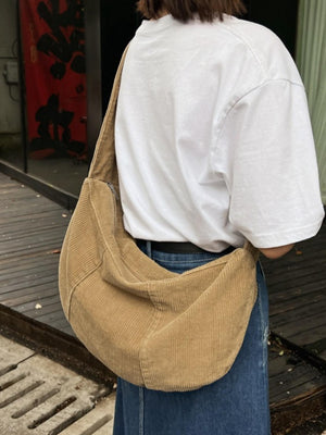 Gestreifte Cord-Umhängetasche