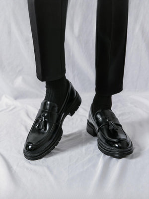 Mocassins à plateforme et à pompons