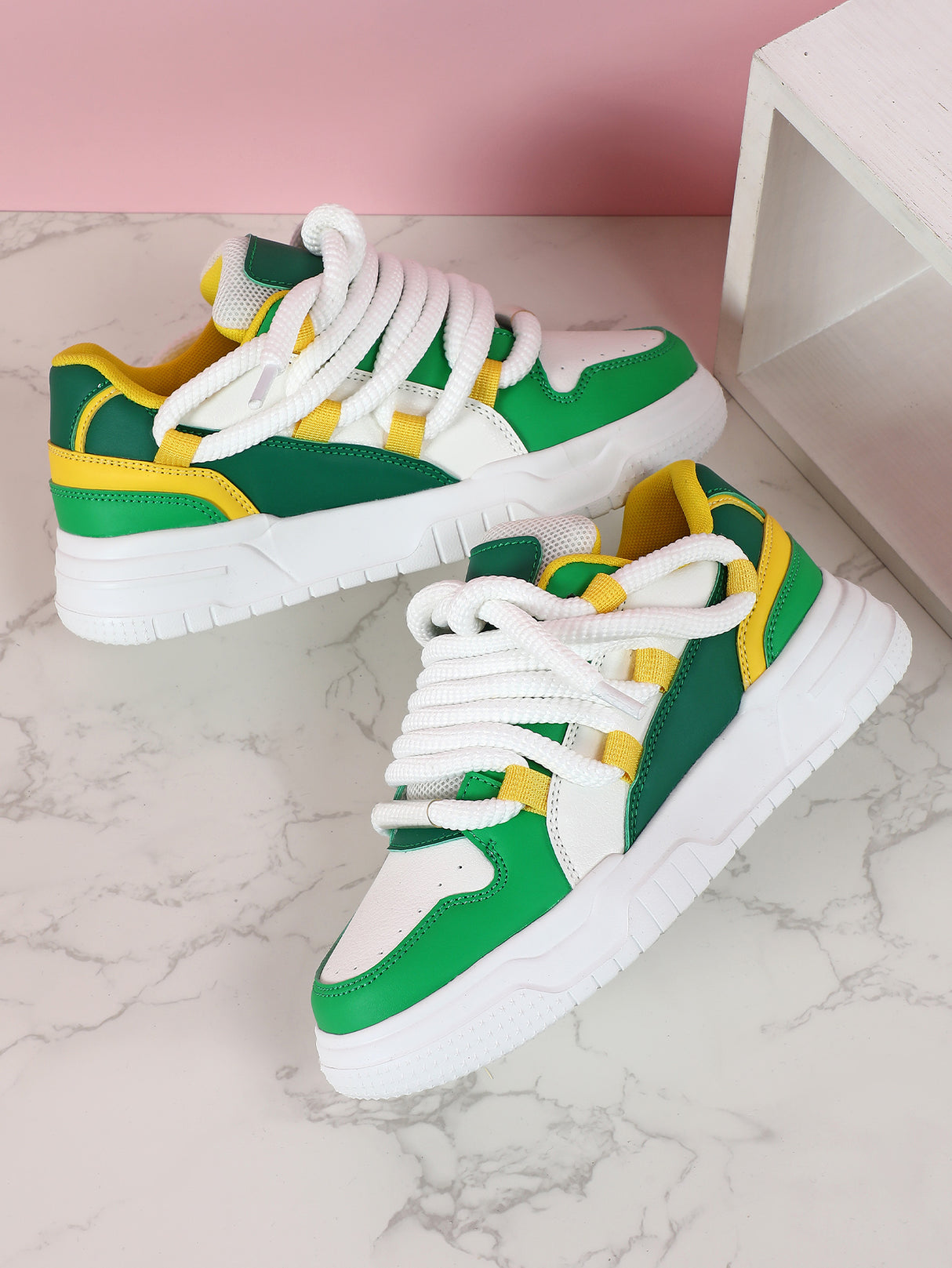 Women's Sneakers With Unique Color-blocked Shoelaces