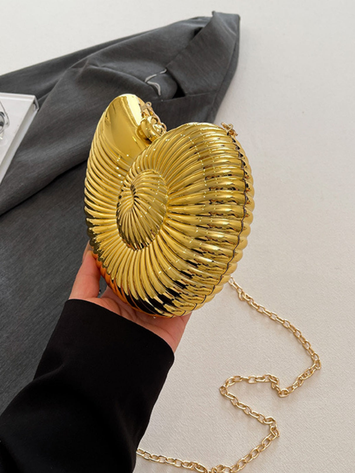 Design-conscious Seashell Acrylic Crossbody Bag