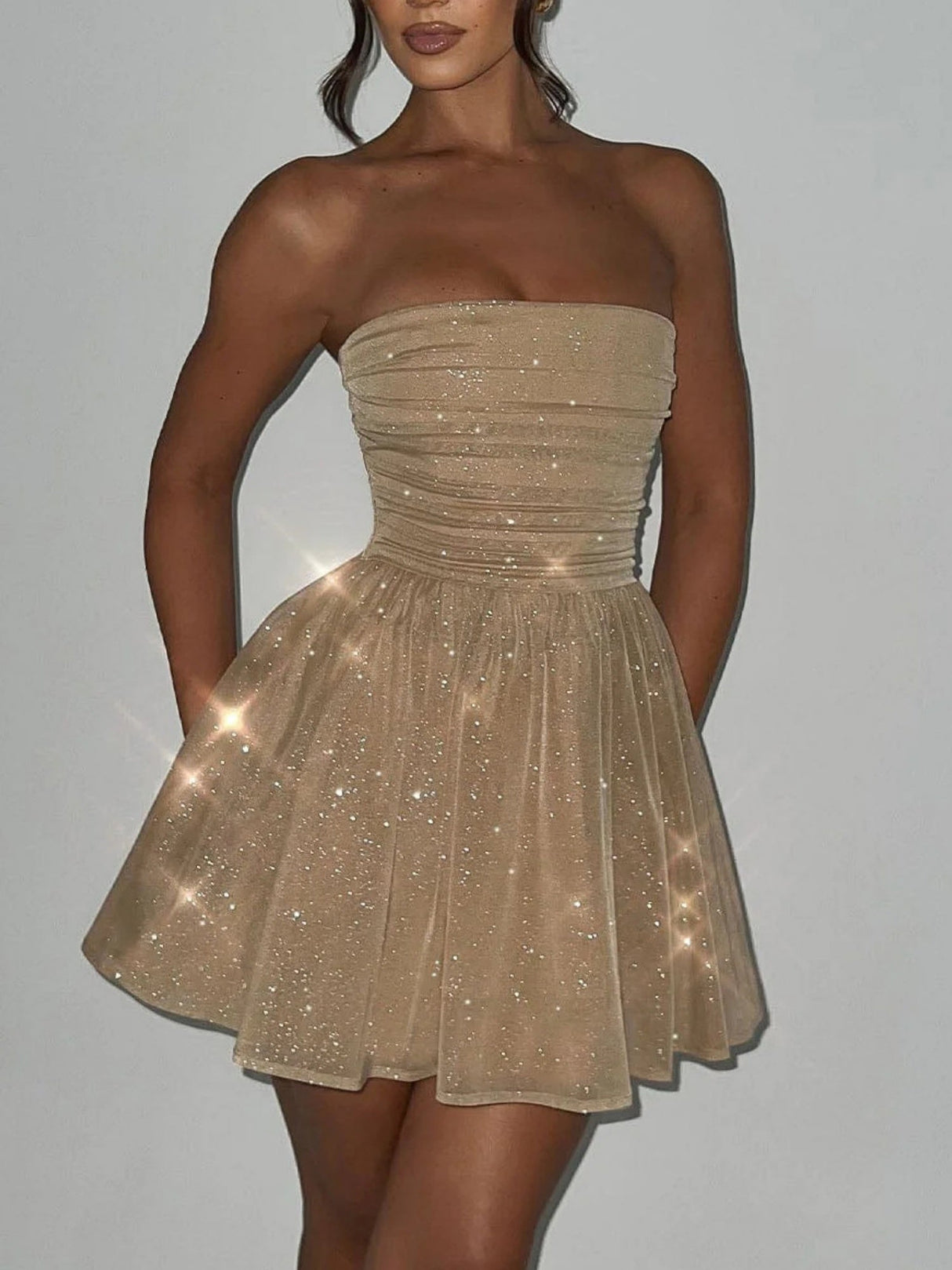 Robes courtes à sequins et à épaules dénudées en résille avec nœud de Noël