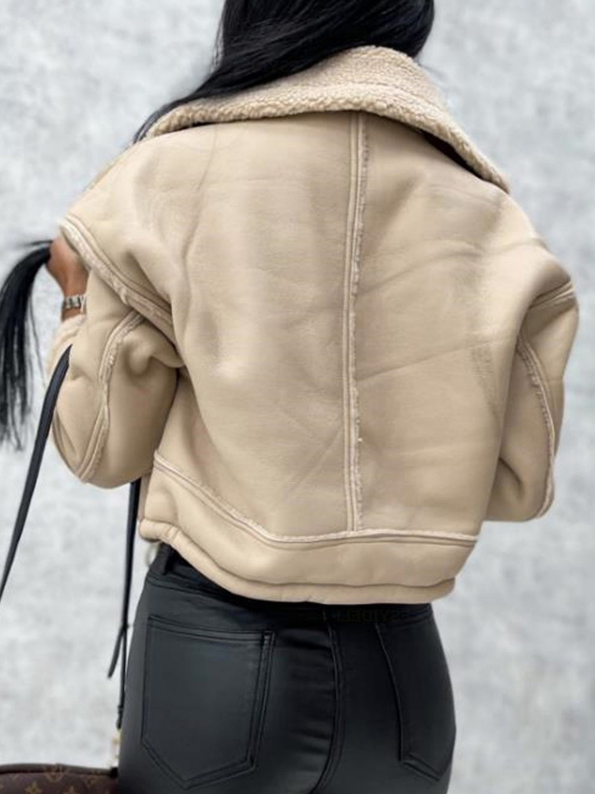 Short-sleeved Jacket With Lambskin Collar, Zipper, And Leather Trim For Autumn And Winter.