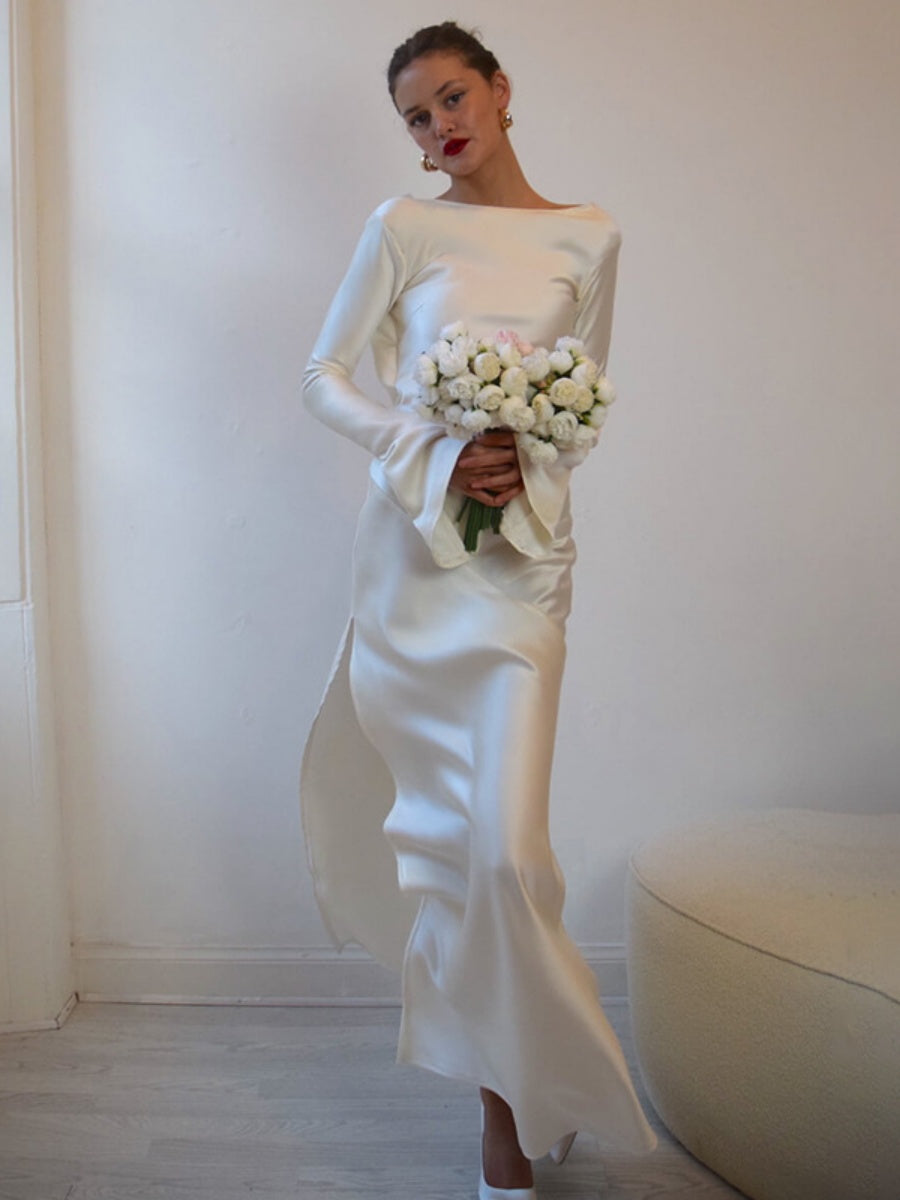 Robe maxi dos nu en satin à manches évasées et fente haute