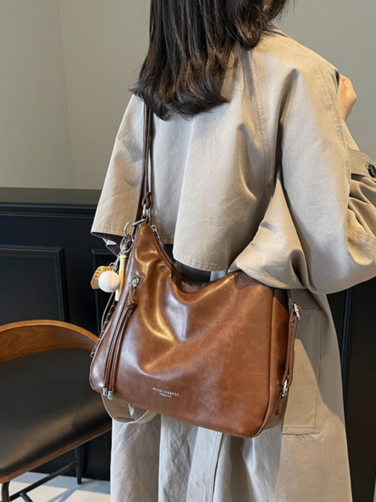 Large Capacity Crossbody Bag For Commuting