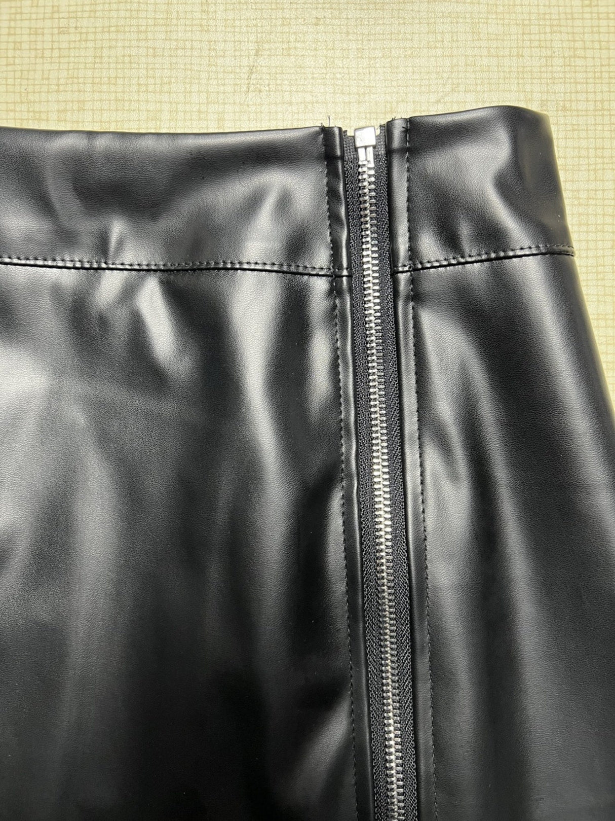 Double Zipper High-waisted Hip-hugging PU Leather Short Skirts