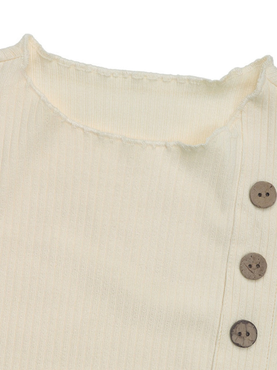 Body moulant à boutons et passepoils