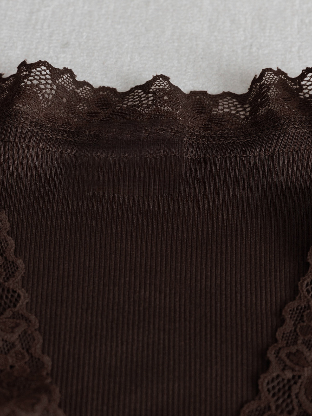 Lace-trimmed V-neck Bell Sleeve Slim Fit T-shirt