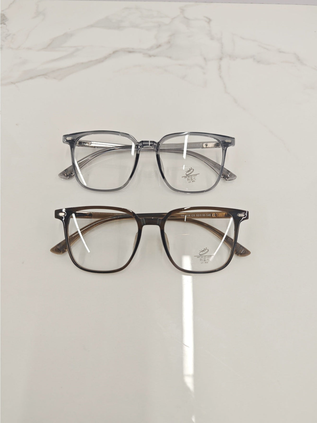 Lunettes semi-transparentes de couleur unie