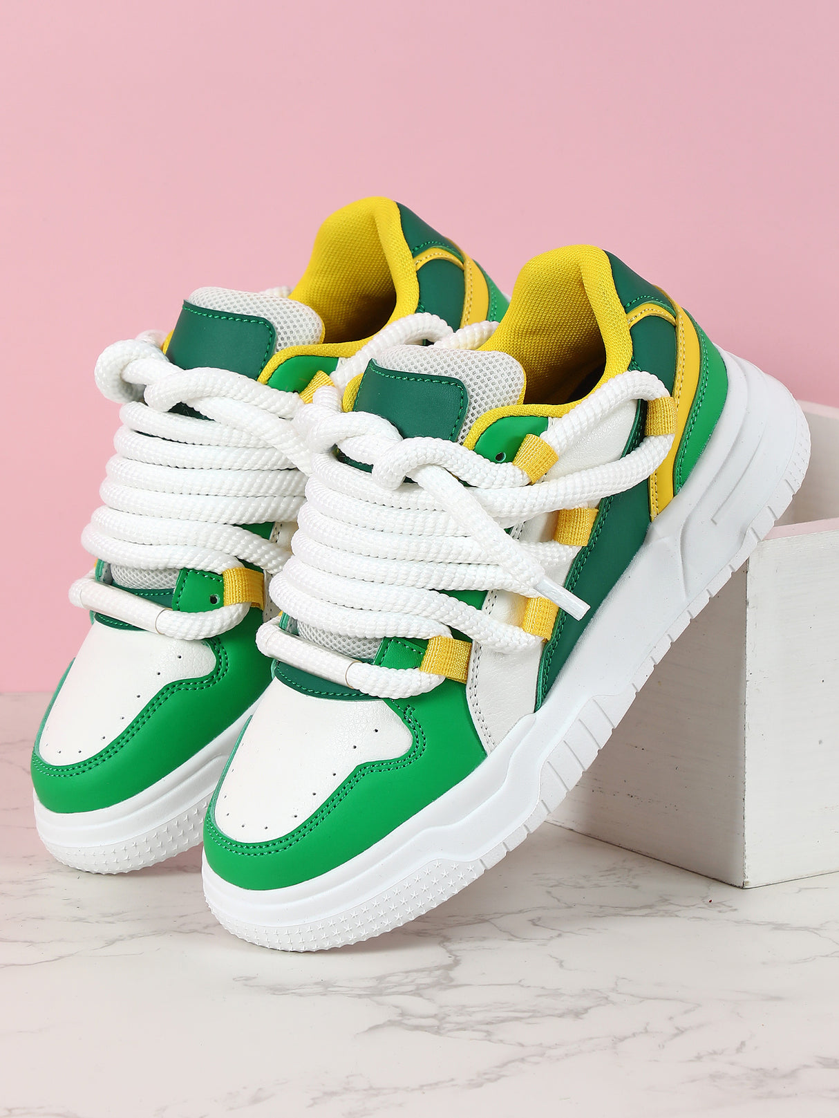 Women's Sneakers With Unique Color-blocked Shoelaces
