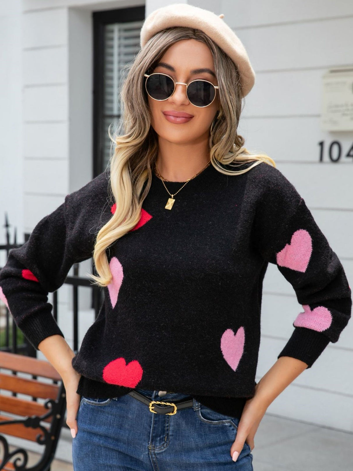 Valentinstags-Strickpullover mit Farbblockmuster