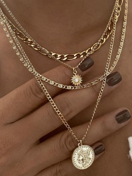 Diamond-encrusted Diamond-shaped Square Alloy Necklace