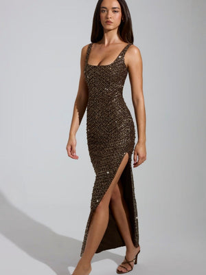 Débardeurs ultra-brillants à strass, robes maxi moulantes pour les soirées