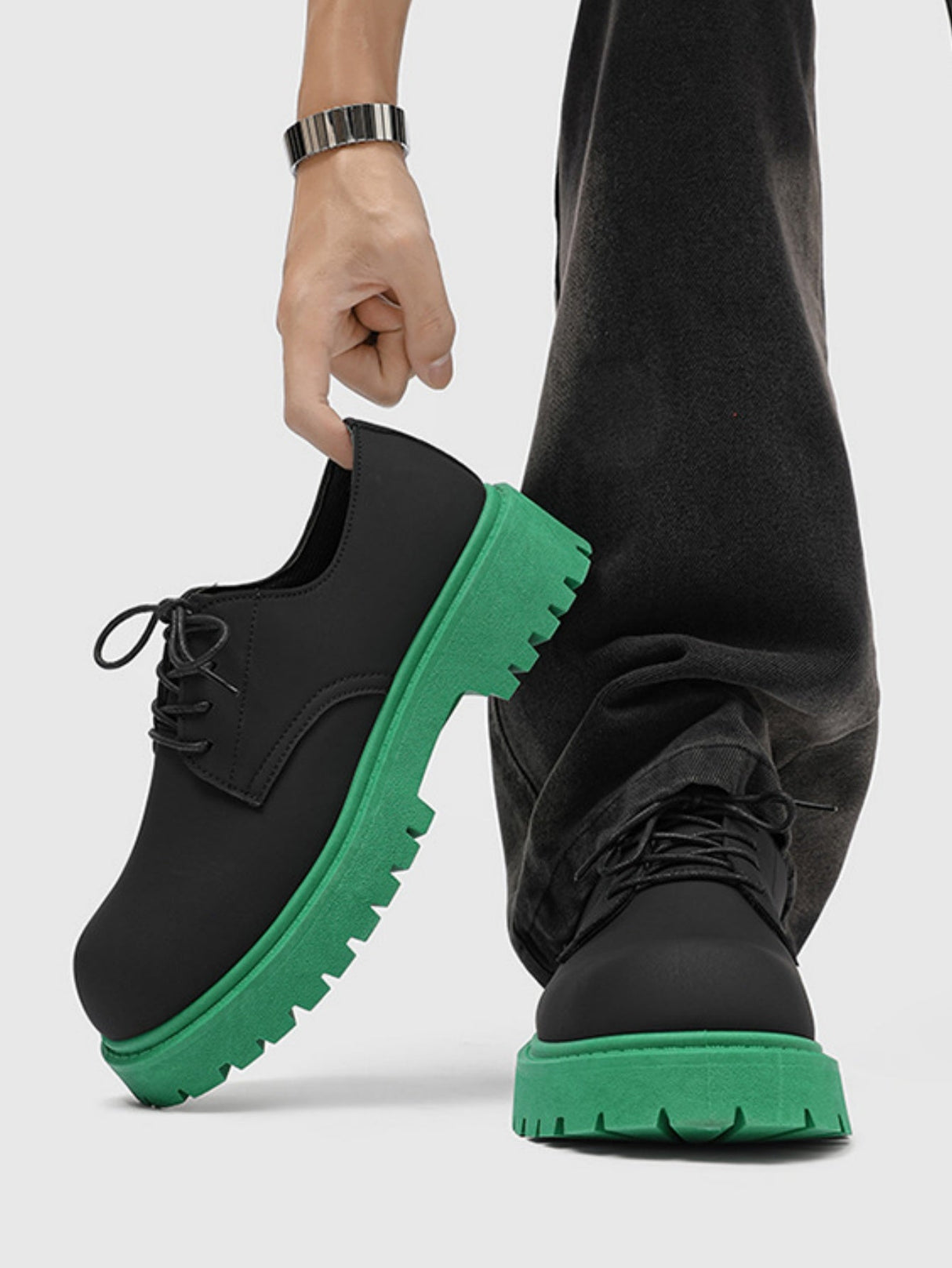 Chaussures Derby à semelle verte et color-block