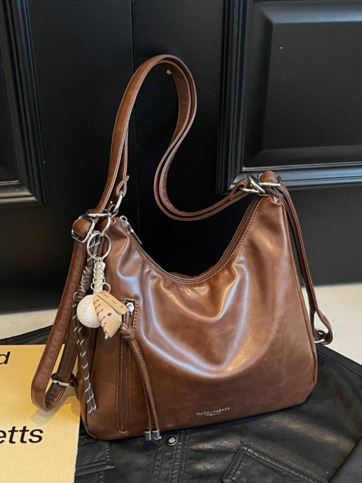 Large Capacity Crossbody Bag For Commuting