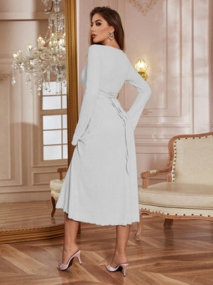 Robes midi à manches longues, col carré et coupe trapèze