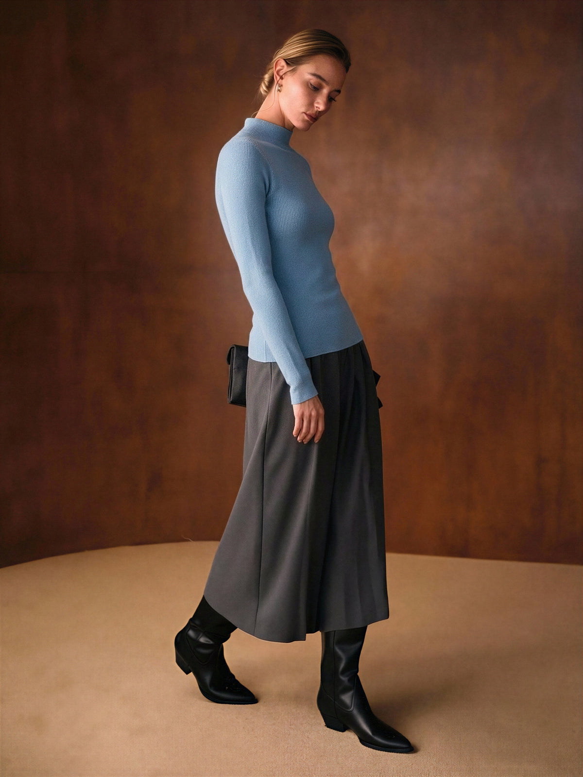 One-piece Seamless Mock Neck Base Sweater