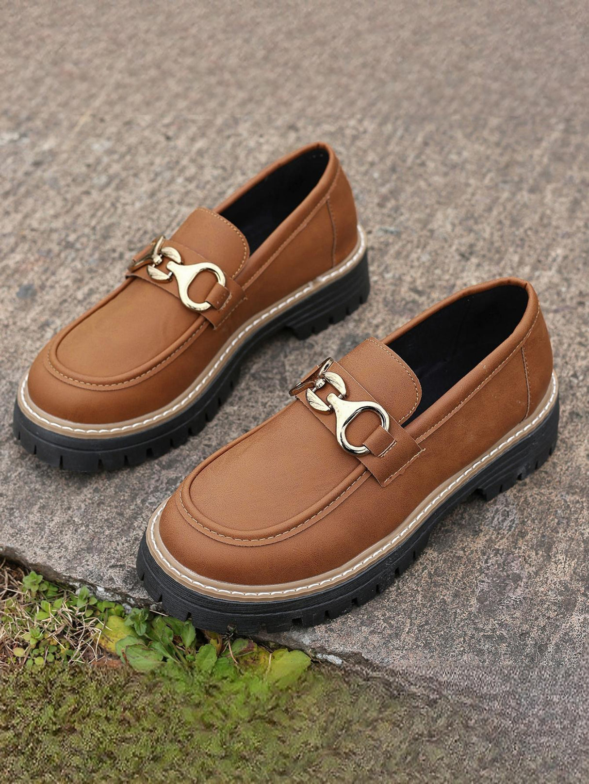 Solid Color Platform Loafers With Metal Buckles
