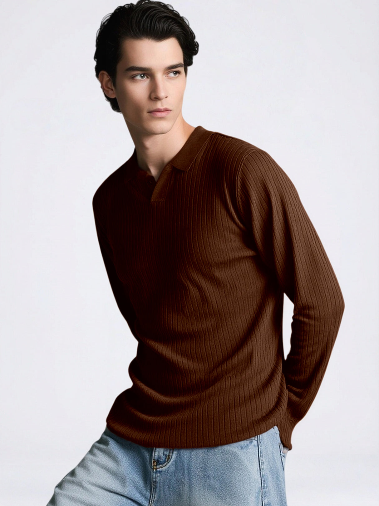 Schmal geschnittener Strickpullover mit fallendem Revers