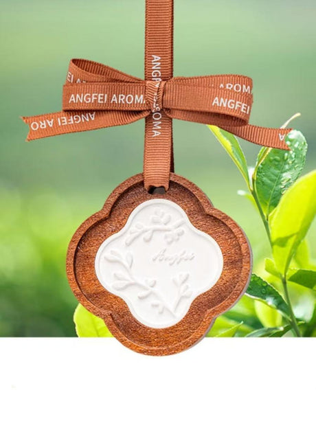 Time traces aromatherapy pendant